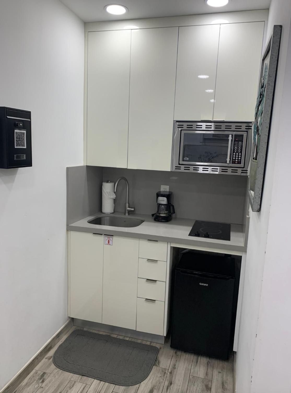 Chick & Fashionable 1 Bedroom Apt Beach Unit # 4 Hollywood Dış mekan fotoğraf