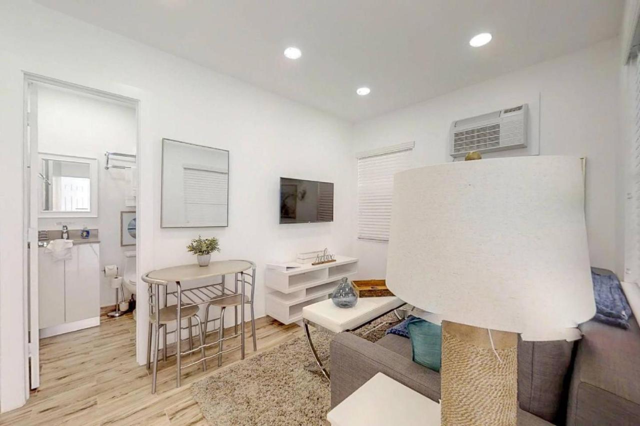 Chick & Fashionable 1 Bedroom Apt Beach Unit # 4 Hollywood Dış mekan fotoğraf